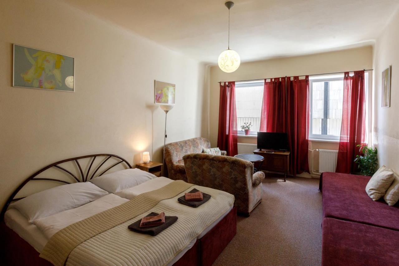 Hotel Atlas チェスケー・ブジェヨヴィツェ エクステリア 写真