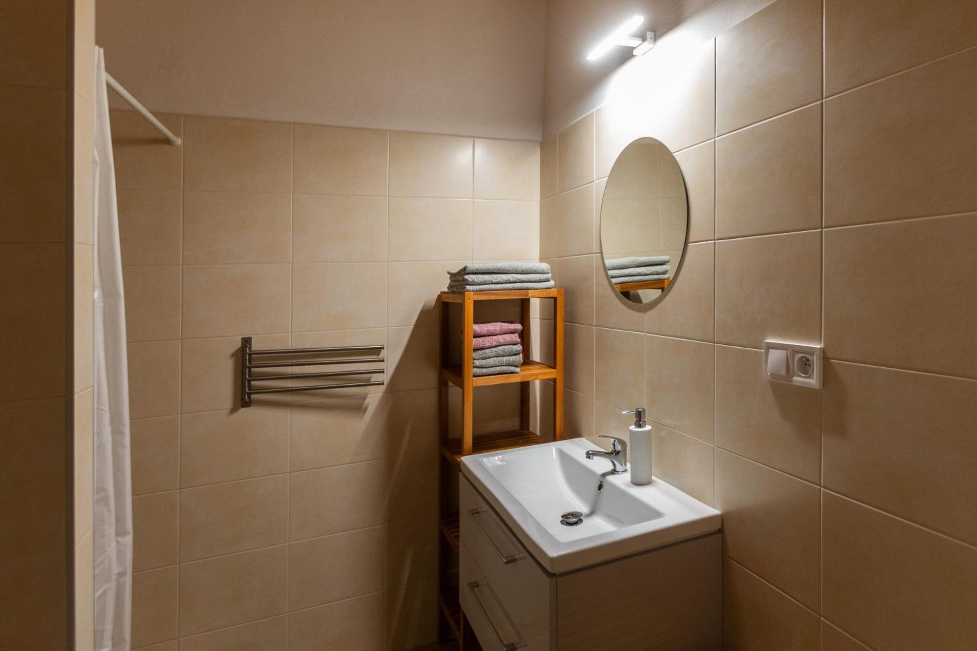 Hotel Atlas チェスケー・ブジェヨヴィツェ エクステリア 写真
