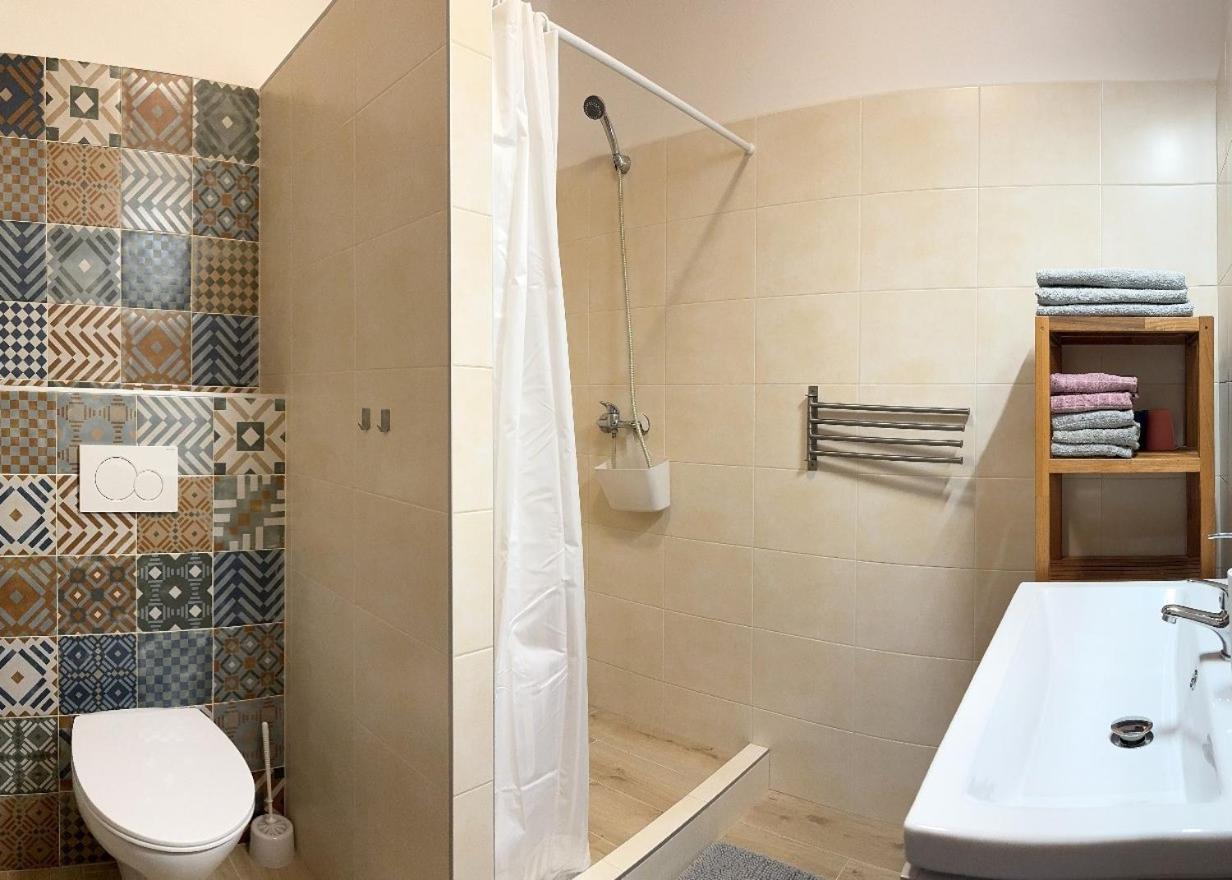 Hotel Atlas チェスケー・ブジェヨヴィツェ 部屋 写真