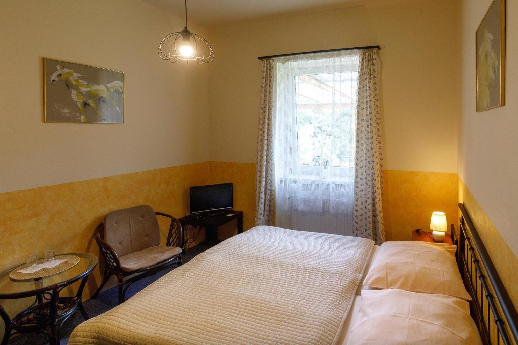 Hotel Atlas チェスケー・ブジェヨヴィツェ 部屋 写真